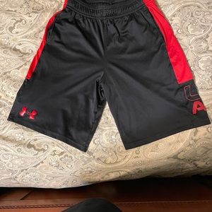 Boys’ Under Armour shorts Youth Medium